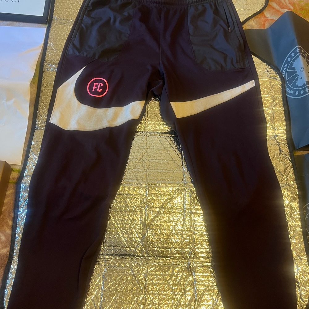 SALE* Nike Men's Size Large FC Soccer Joggers - Black - 9/10 Condition